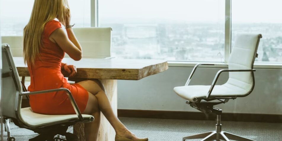 Tinuta care impune respect in 2026 – cum sa te faci remarcata fara sa renunti la profesionalism-4 Tinuta care impune respect in 2026 – cum sa te faci remarcata fara sa renunti la profesionalism